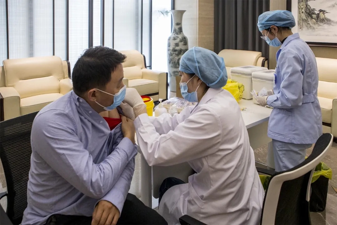 疫苗接種進企業，貼心服務暖人心